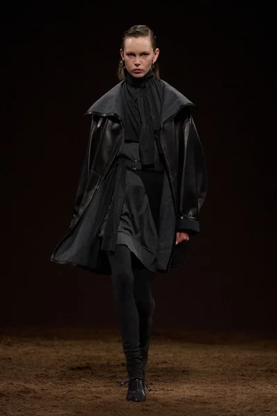 Look 9